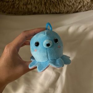 (FREE in bundle) octupus plushie charm keychain